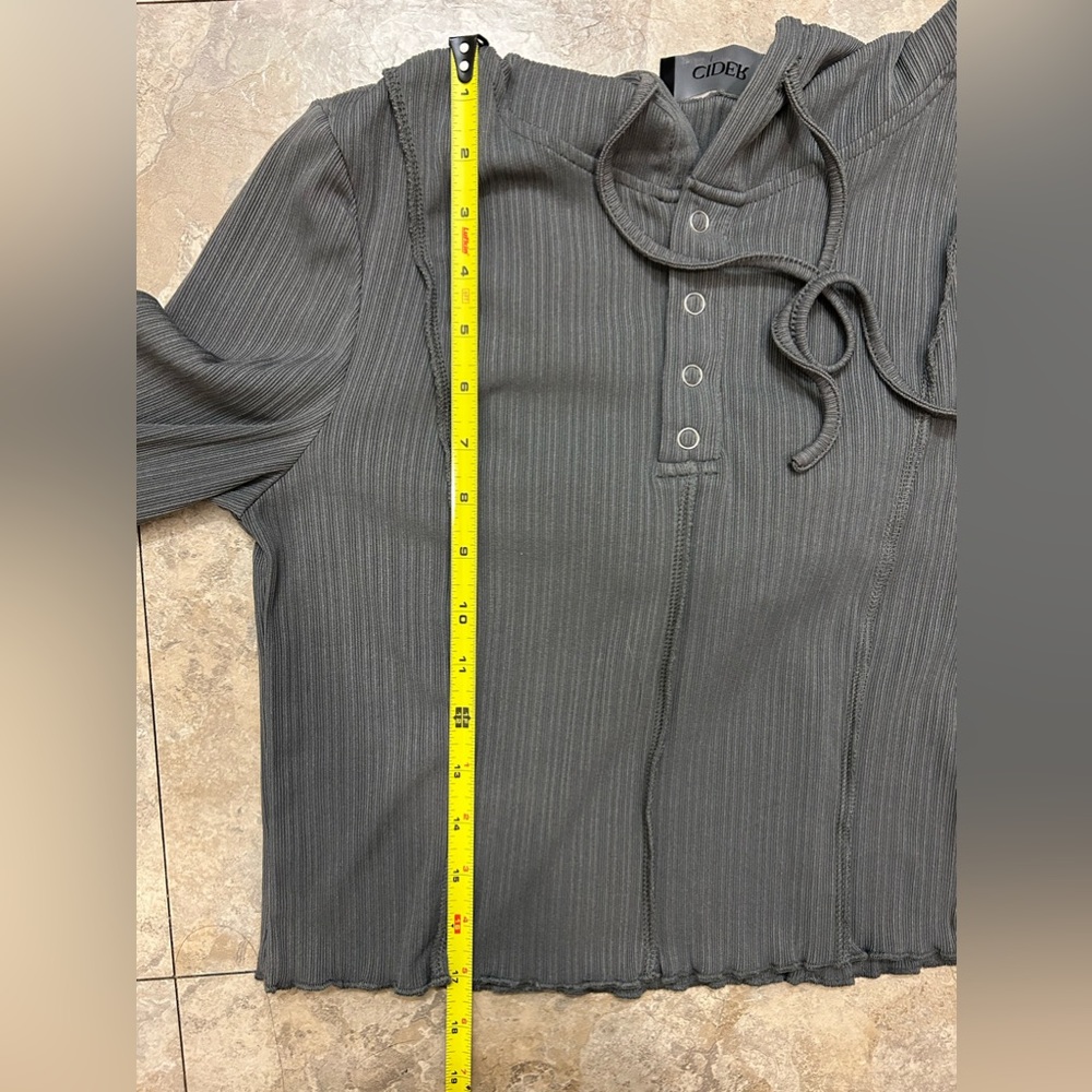 πLike New CIDER Ribbed Cropped Long Sleeve - Picture 2 of 9